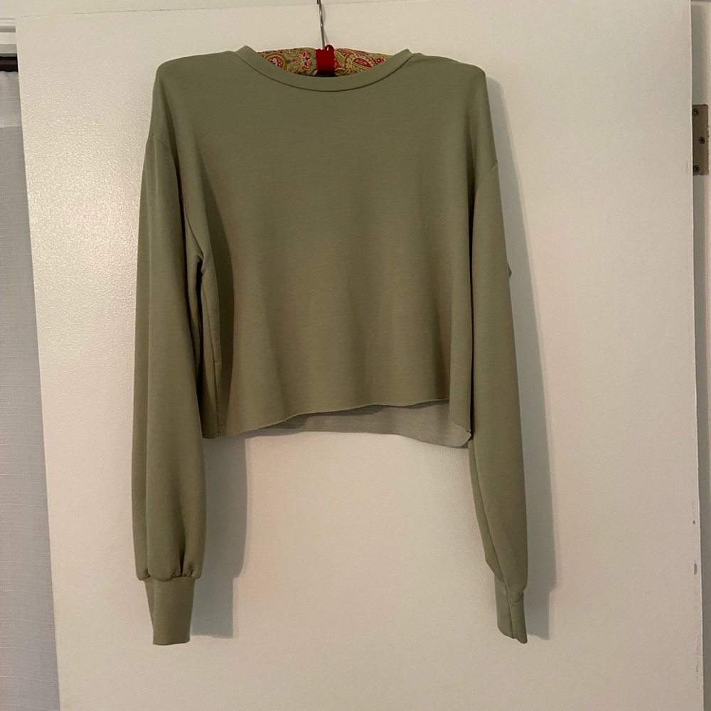 Forever 21 crop sweatshirt/shirt